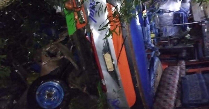 Five killed as bus hits three-wheeler in Sylhet-Tamabil road