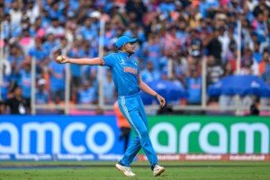 India bowl out Pakistan for just 191 in key World Cup clash