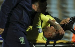 Neymar has torn knee ligament, facing surgery
