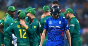 Champs England fall onto ground while climbing up Protea-mountain