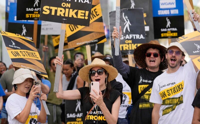 Actors and Hollywood studios hold strike talks