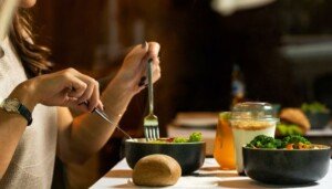 Healthy eating derailed by unhealthy snacking: Study