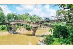 Thousands suffer as pillar of a Moulvibazar bridge collapses