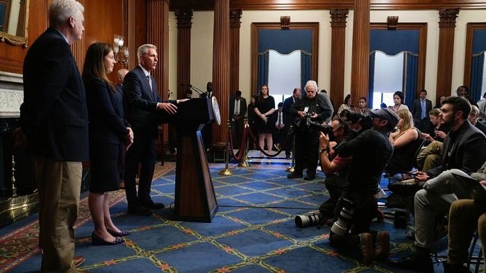 US Congress avoids govt shutdown in last-minute deal