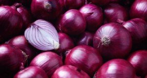 Onion price drops by Tk 40 per kg for newly harvested varieties