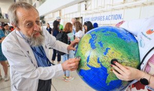 COP28: UN climate talks chief pushes for rapid deal