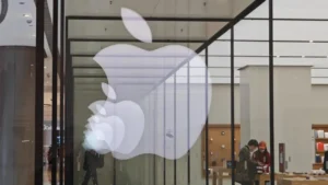 Apple unplugs self-driving electric car project, reports say