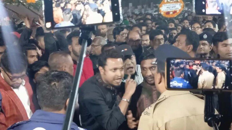 Police allegedly attacked by Awami League men at Shaheed Minar in Moulvibazar