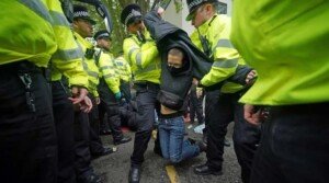 Peckham: Protesters block coach over asylum seeker transfer