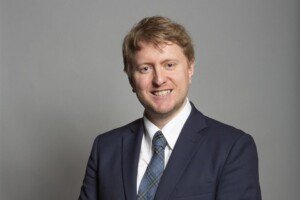 Former Tory MP backs Labour at general election