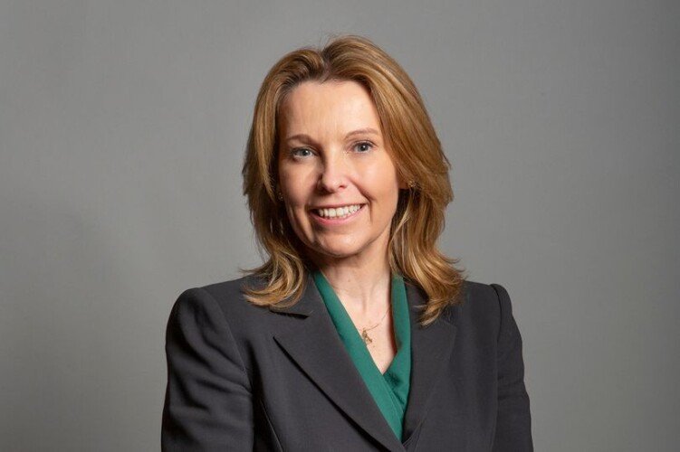 Natalie Elphicke: Tory MP defects to Labour