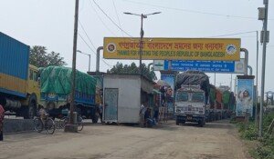 Trade through Benapole land port resumes