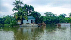Thousands stranded as flood situation worsens in Sunamganj