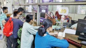 Banks face hefty cash withdrawals on last working day