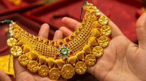 Gold price inflates by Tk1,400 per bhori