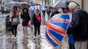 UK economy fails to grow during wet April