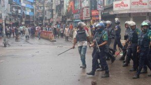 Police fire tear shells, sound grenades to disperse protestors in Sylhet