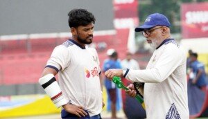 India opts to bowl in Kanpur