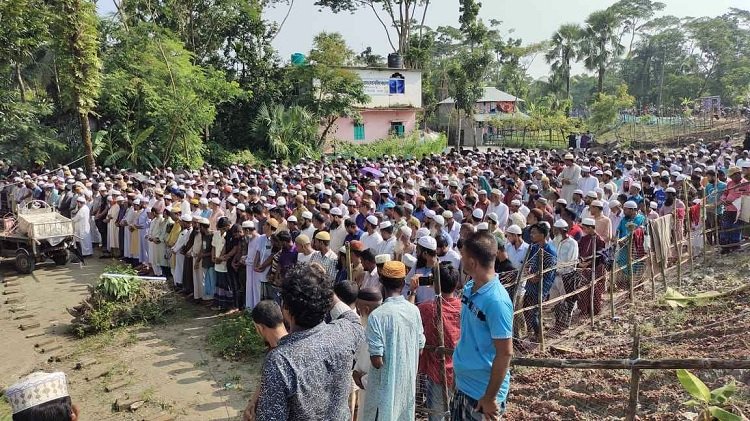 Lynching at DU: Tofazzal laid to rest next to his parents’ graves