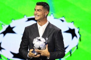 ‘Unique’ Ronaldo an example to everyone, says Martinez