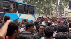 Students besiege Dhaka board for cancellation of HSC results