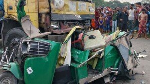 6 killed as truck rams autorickshaw in Narsingdi