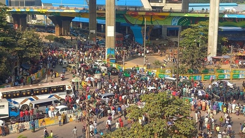 Battery-operated rickshaw drivers block different points in Dhaka