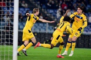 Atalanta snatch late draw at Lazio to hold Serie A lead