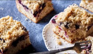 German blueberry streusel cake recipe: Flavourful with buttery and fruity tartness