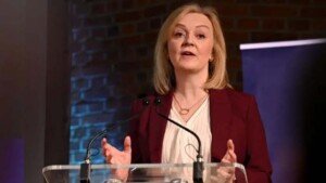 Truss legal threat to PM over claim she crashed economy