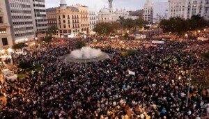 Thousands protest over Spain flood response