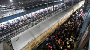 18 killed in stampede at New Delhi train station