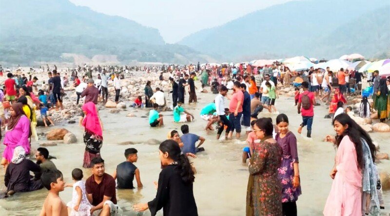 Sylhet abuzz with Eid holidaymakers