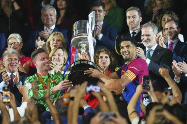 Barcelona defeats Real Madrid in extra time to claim Copa del Rey, eyes treble