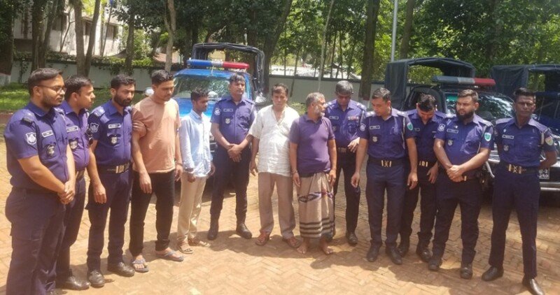 5 robbers among 7 held in Moulvibazar