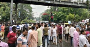 Shahbagh-InterContinental intersections blocked, massive traffic surrounding areas