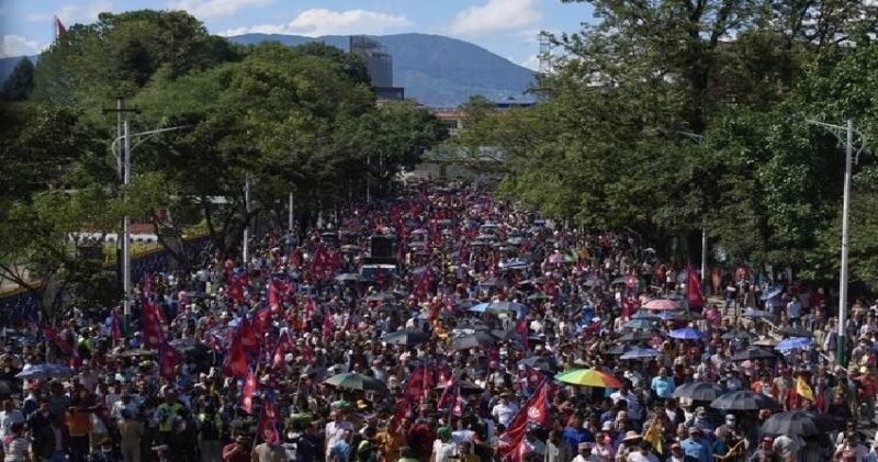 Thousands in Nepal rally to restore monarchy