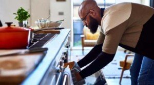 People urged to fix energy bills as prices fall