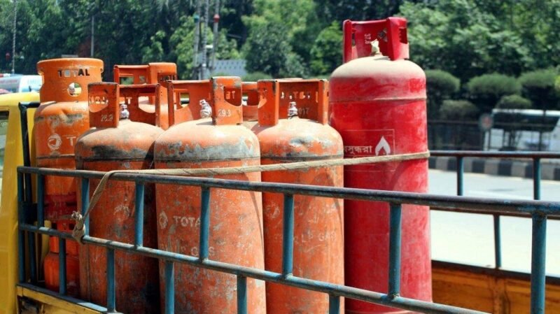 2 teens killed as gas cylinder-laden pickup overturns in Sylhet