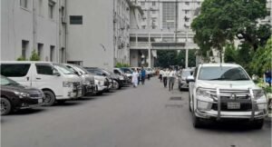 Offices, banks reopen after 10-day holiday