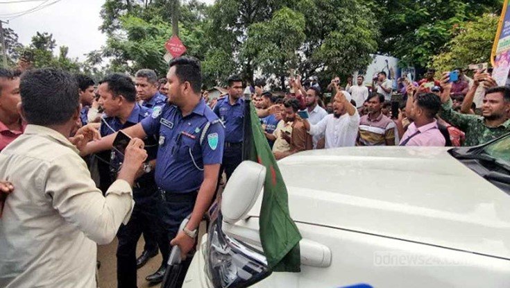 150 sued for blocking car of 2 advisers in Sylhet