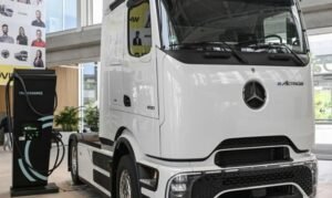 Hino Motors shares drop after merger announcement with Daimler subsidiary