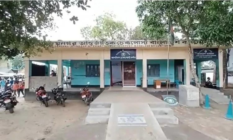 Screening tightened at Darshana checkpost to prevent spread of new Covid variant