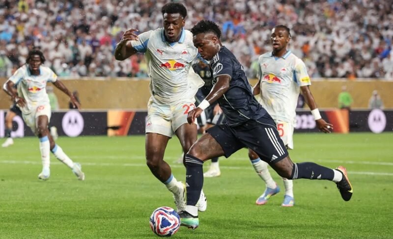 Vinicius stars as Real Madrid ease into Club World Cup last 16