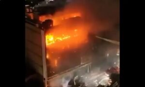 50 killed in massive fire at Iraq shopping mall