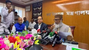 Govt to reimburse over Tk 8cr to hajj pilgrims after cost savings
