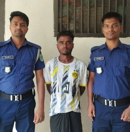 Youth held with hemp in Sumanganj