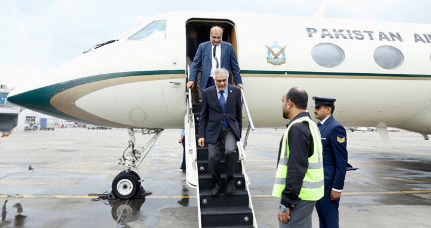 Pakistan FM in Dhaka after 13 yrs