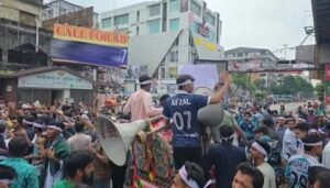 Students of 7-affiliated colleges stage demo demanding ordinance