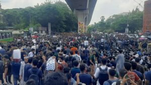 Long March to Dhaka: BUET students block Shahbagh